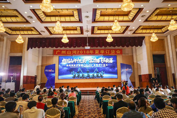 红四月，Z6官网智能挖掘机促销会节节攀升