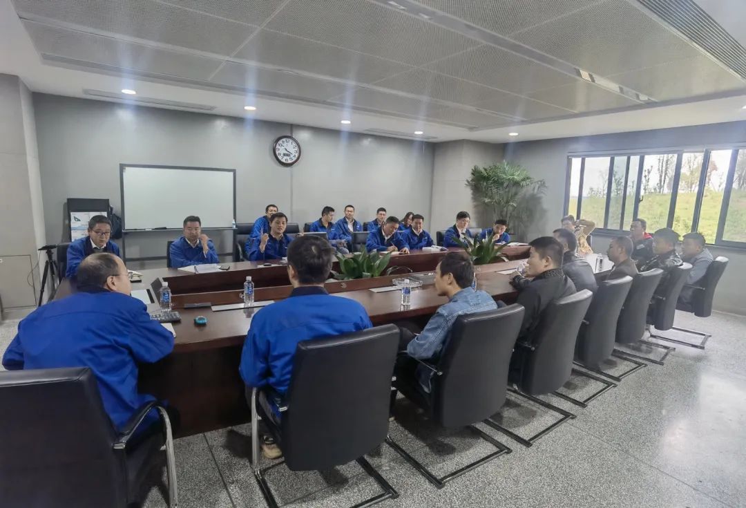 一路来“找茬”！10位“超等履历官”试驾Z6官网智能最新“F系劣妆挖掘机