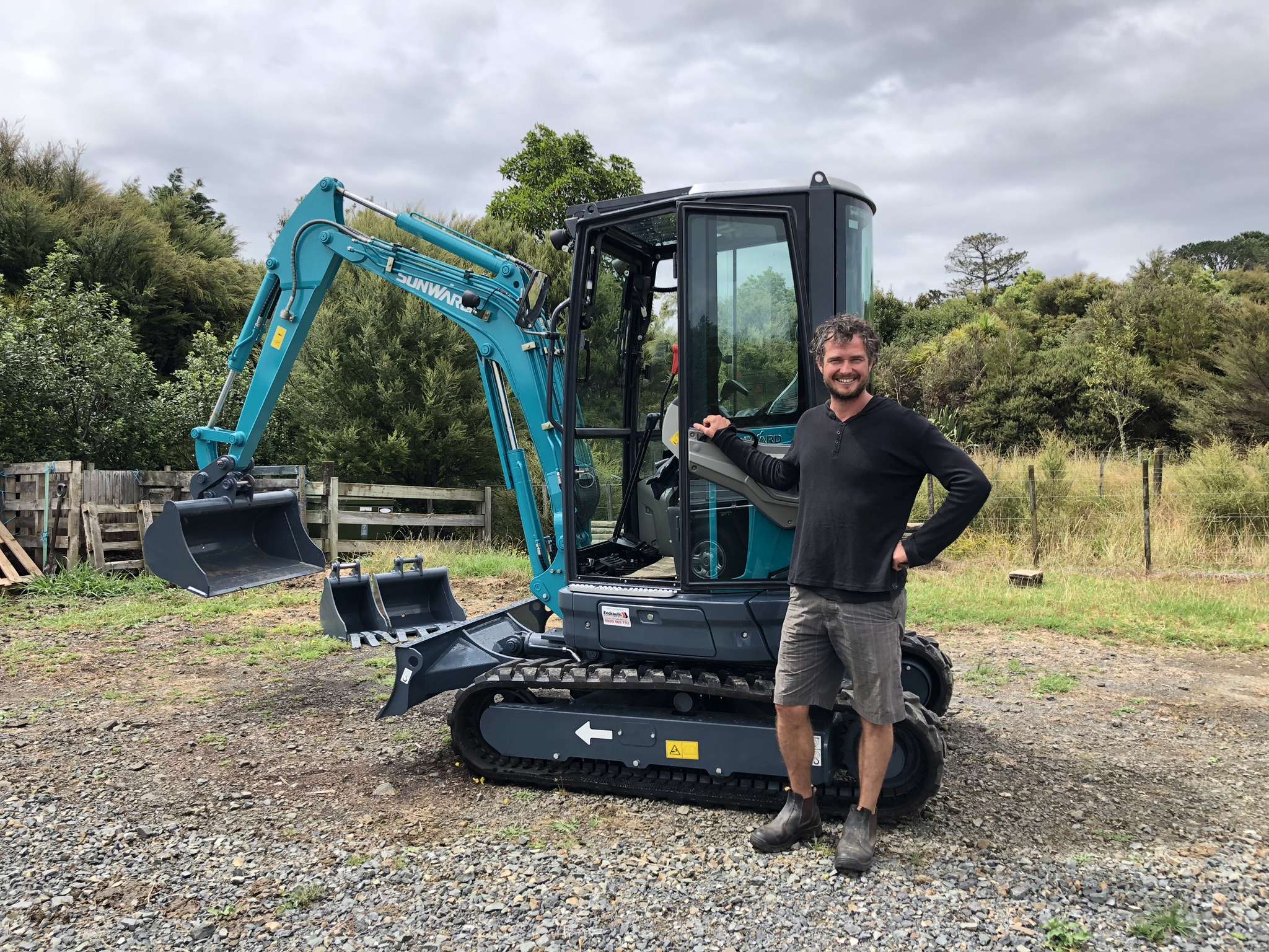 二手挖掘机买卖市场露出出这些问题，你知路吗？