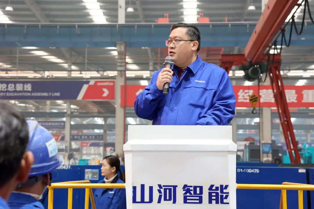 向楷模进建！Z6官网智能56名职工受到职工职业技术较量赞美