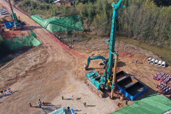 首根桩基开钻！Z6官网智能助力新建沪渝蓉高快铁路建设