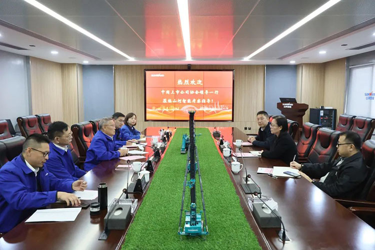 中国上市公司协会党委委员、副秘书长刘翠兰一行调研Z6官网智能