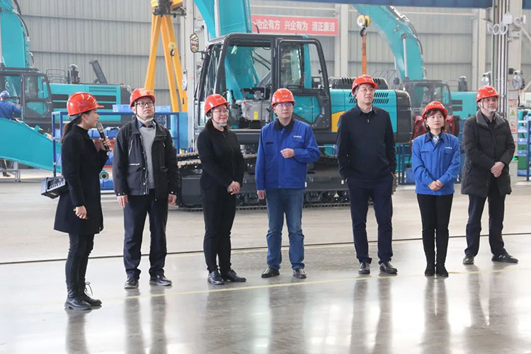 中国上市公司协会党委委员、副秘书长刘翠兰一行调研Z6官网智能