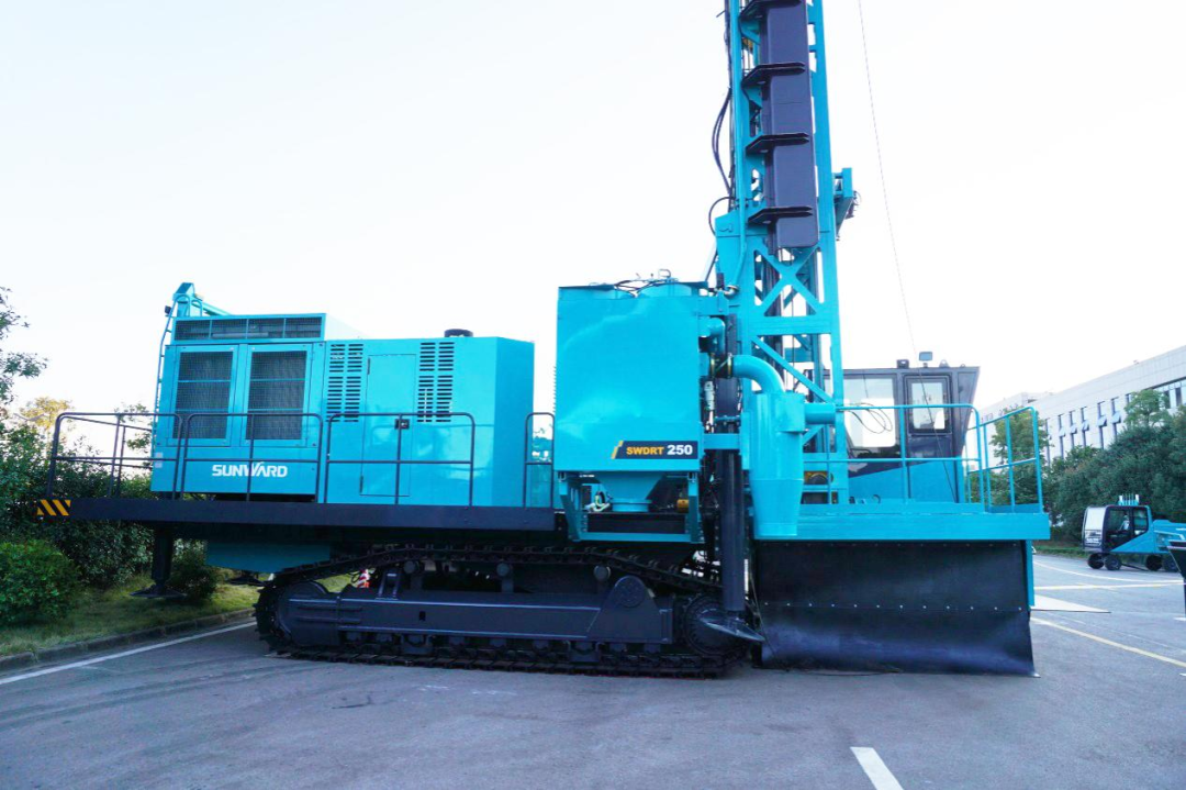 两种钻进模式+更大扭矩！Z6官网智能自主研造的全液压牙轮钻机下线