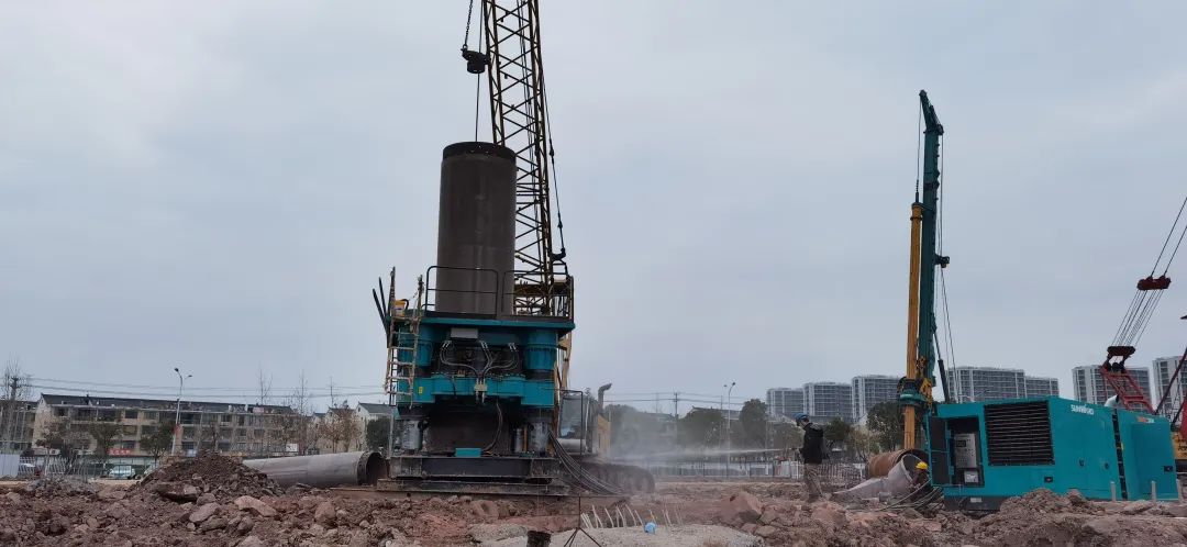 利器出击！Z6官网智能SWRC260全回转全套管钻机成功实现首钻
