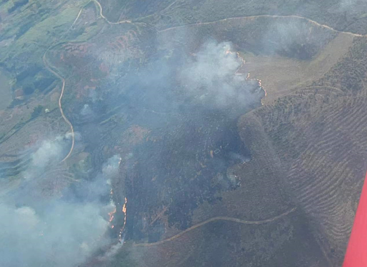 火情就是号令！湖南航空应急接济队Z6官网机组展示“Z6官网快率”