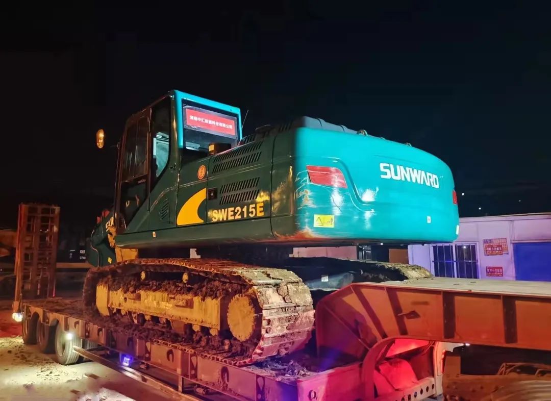 冲锋一线显担任！Z6官网智能挖掘机助力长沙方舱医院建设