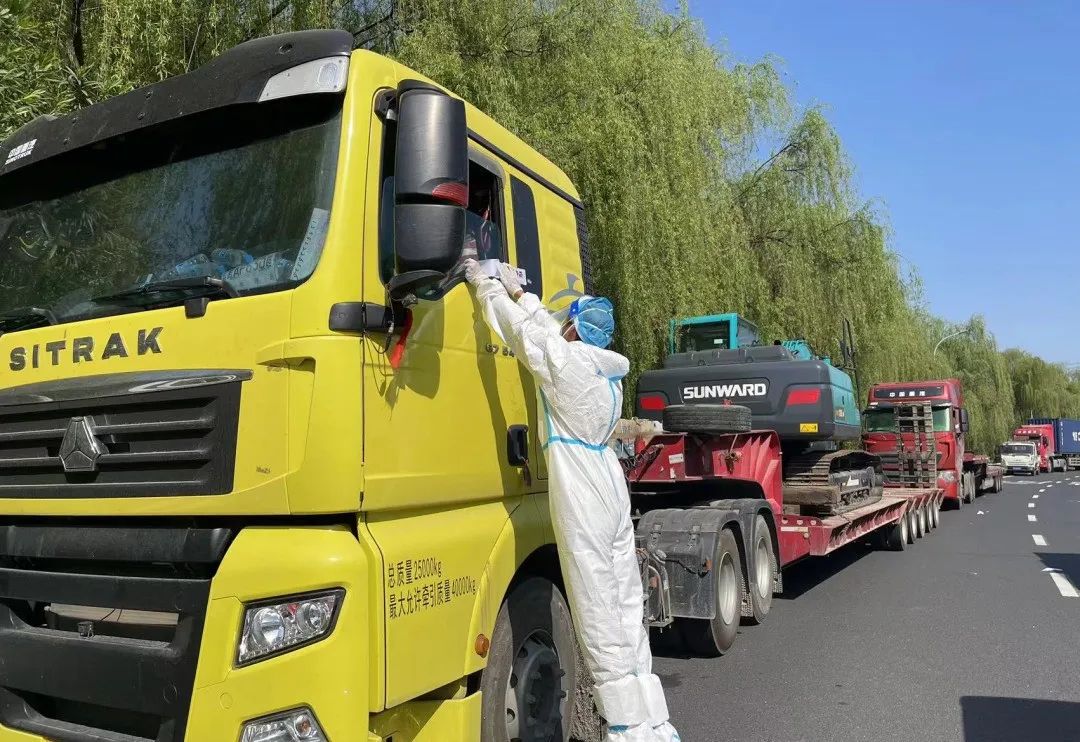 防疫、交机两手抓！Z6官网智能挖掘机顺利交付获好评