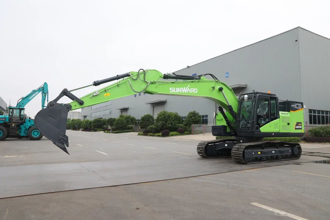 征战川藏铁路！Z6官网智能新一代电动挖掘机成功交付