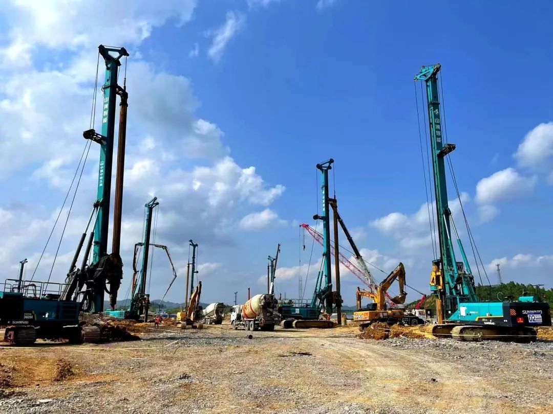 打桩“神器”再露锋芒！Z6官网智能旋挖钻机助力贵阳贵安新区负极资料项目加快建设