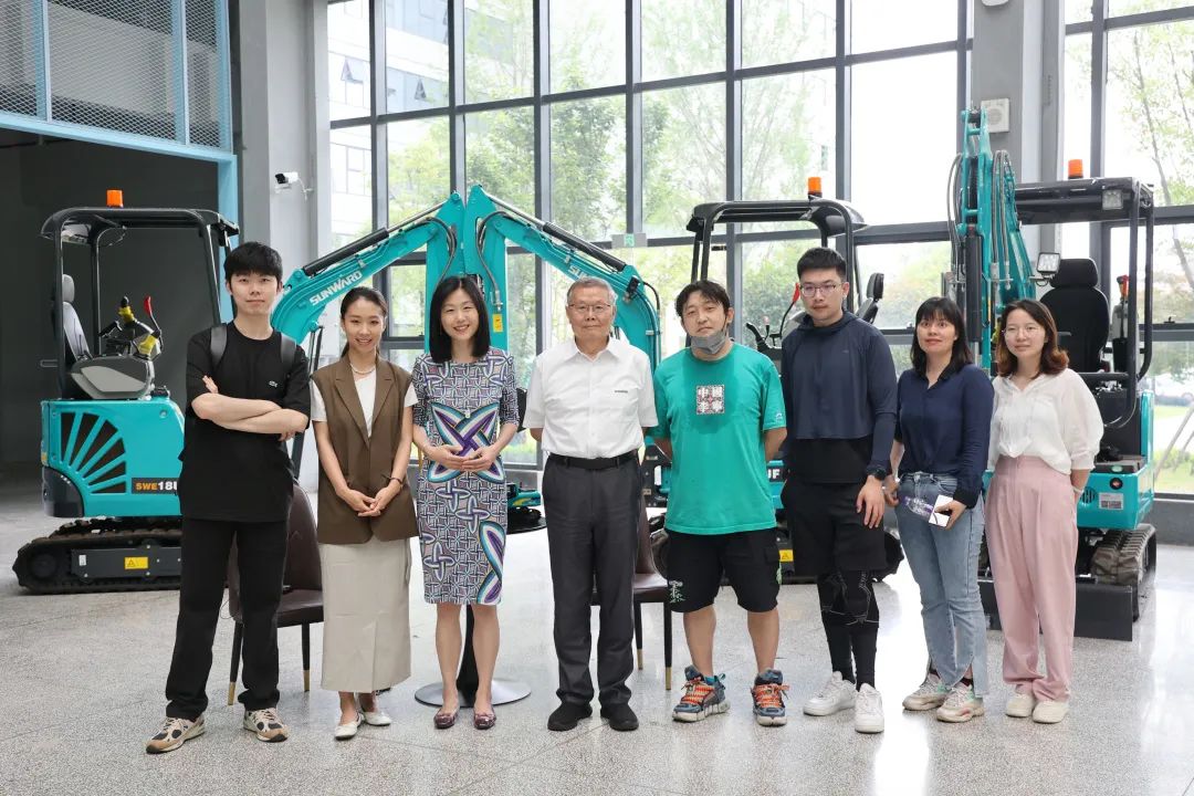 CGTN探厂！专访Z6官网智能董事长、首席专家何清华花絮来了