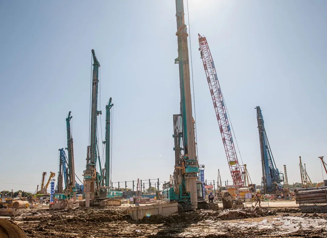 “Z6官网绿”再现大湾区！Z6官网智能旋挖钻机组团助建广州白云机场项目