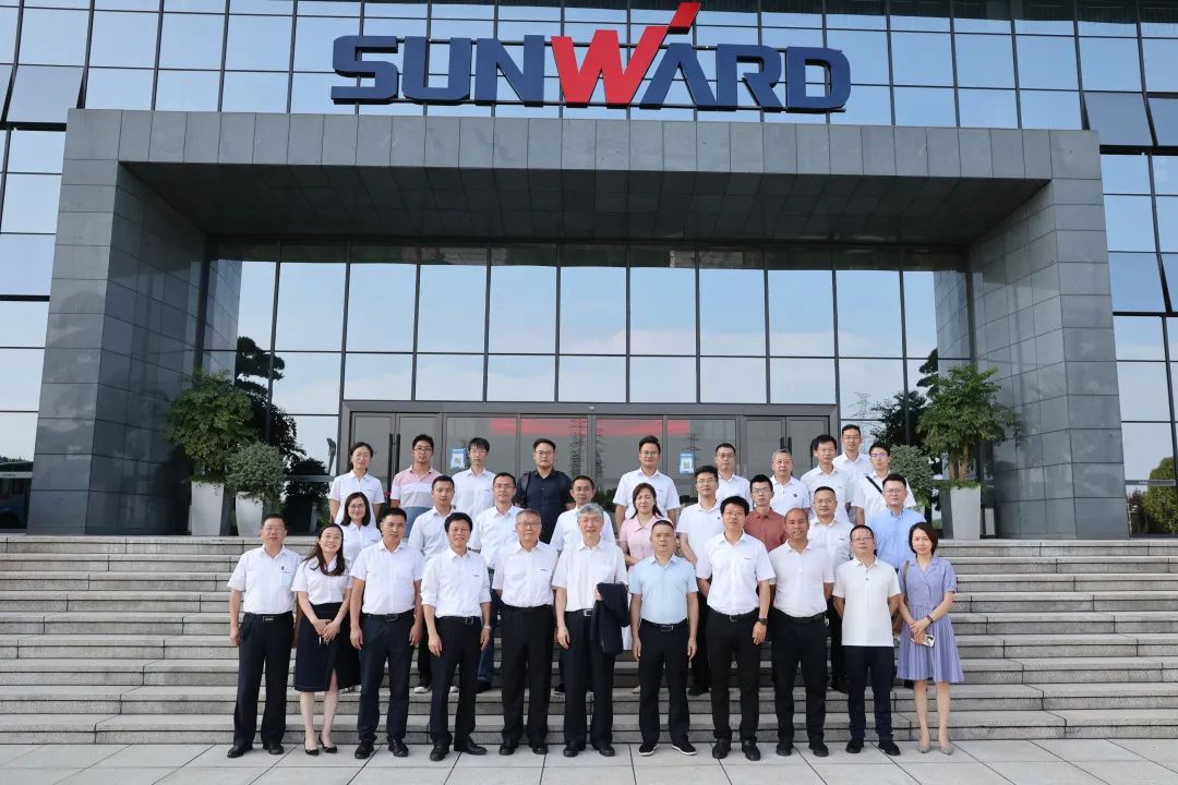 创新引领，智造将来！“2022院士专家长沙杏妆高端设备高质量发展钻研会隆沉进行