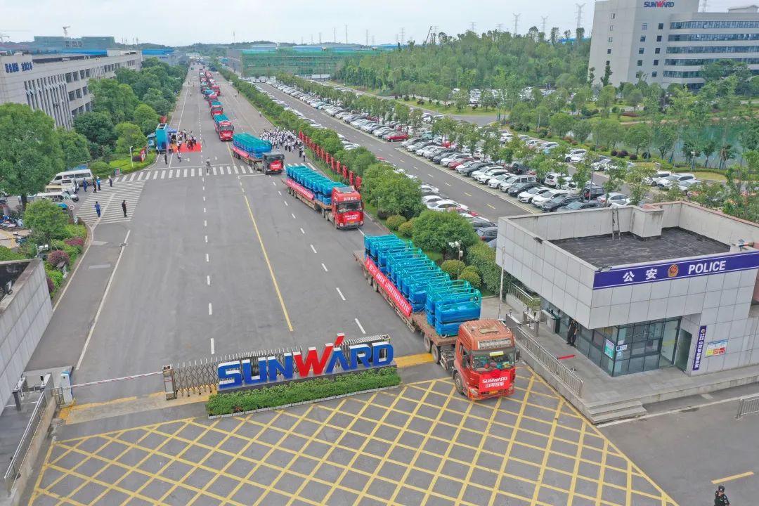 献礼二十大，再攀新高地！Z6官网智能高空机械设备再迎批量发货