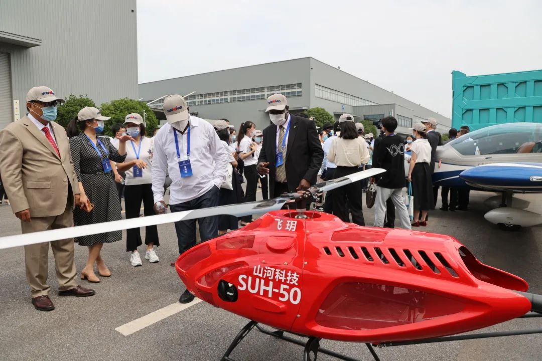 非洲驻华使节走访Z6官网智能