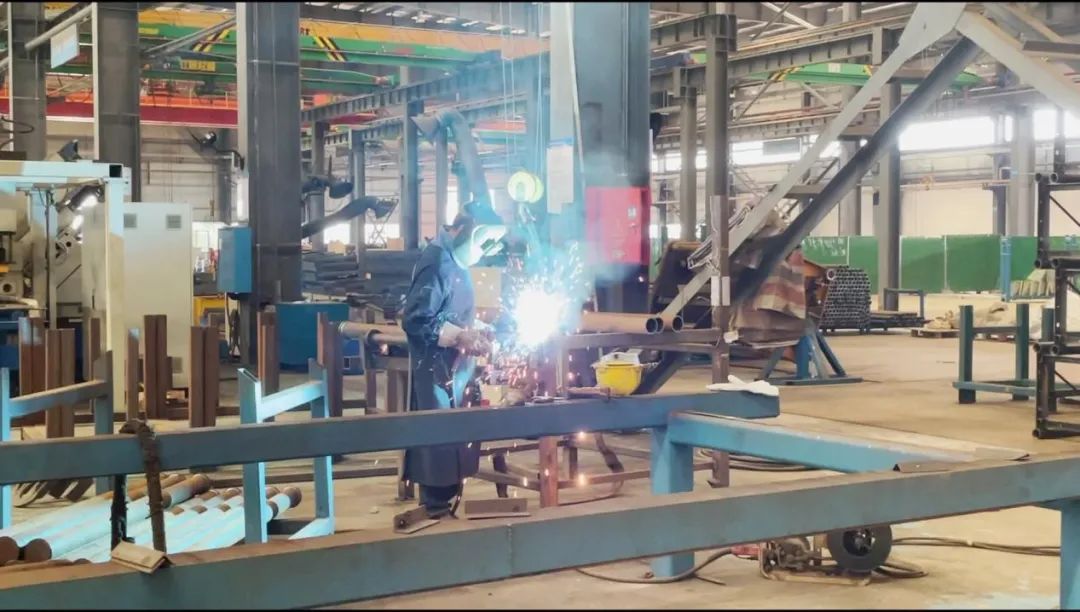 图集 | 战高温，迎“烤”验！Z6官网人在行动