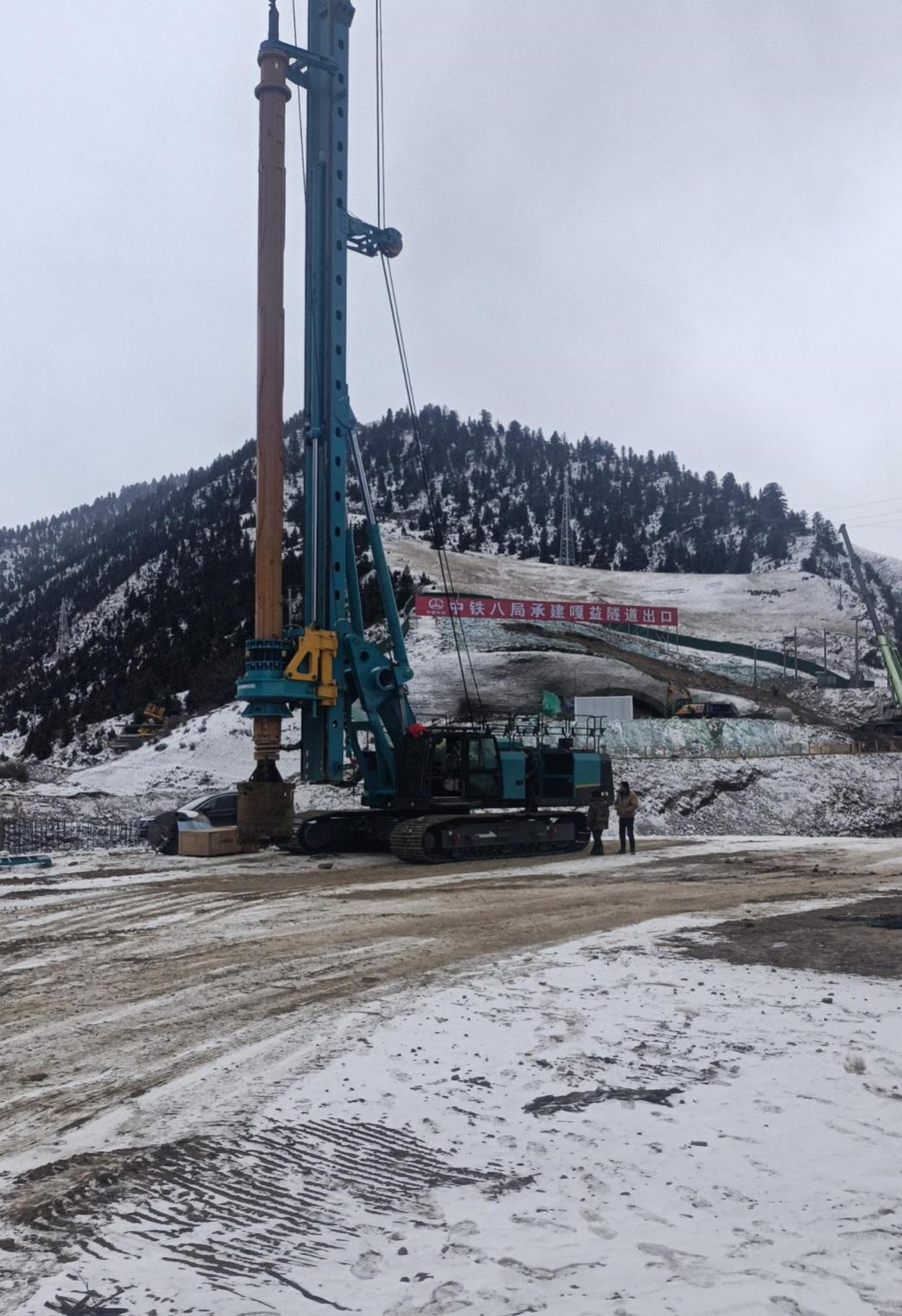 决战“世界之巅”！Z6官网智能旋挖钻机实力助建川藏铁路