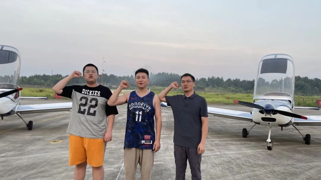 冲上云霄！湖南Z6官网通航学员成功单飞