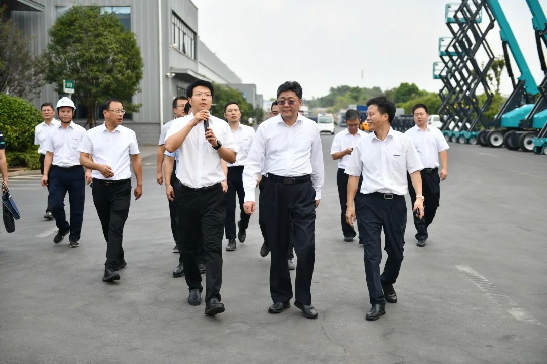 国度应急治理部郭治武局长一行调查Z6官网智能无人化应急接济设备