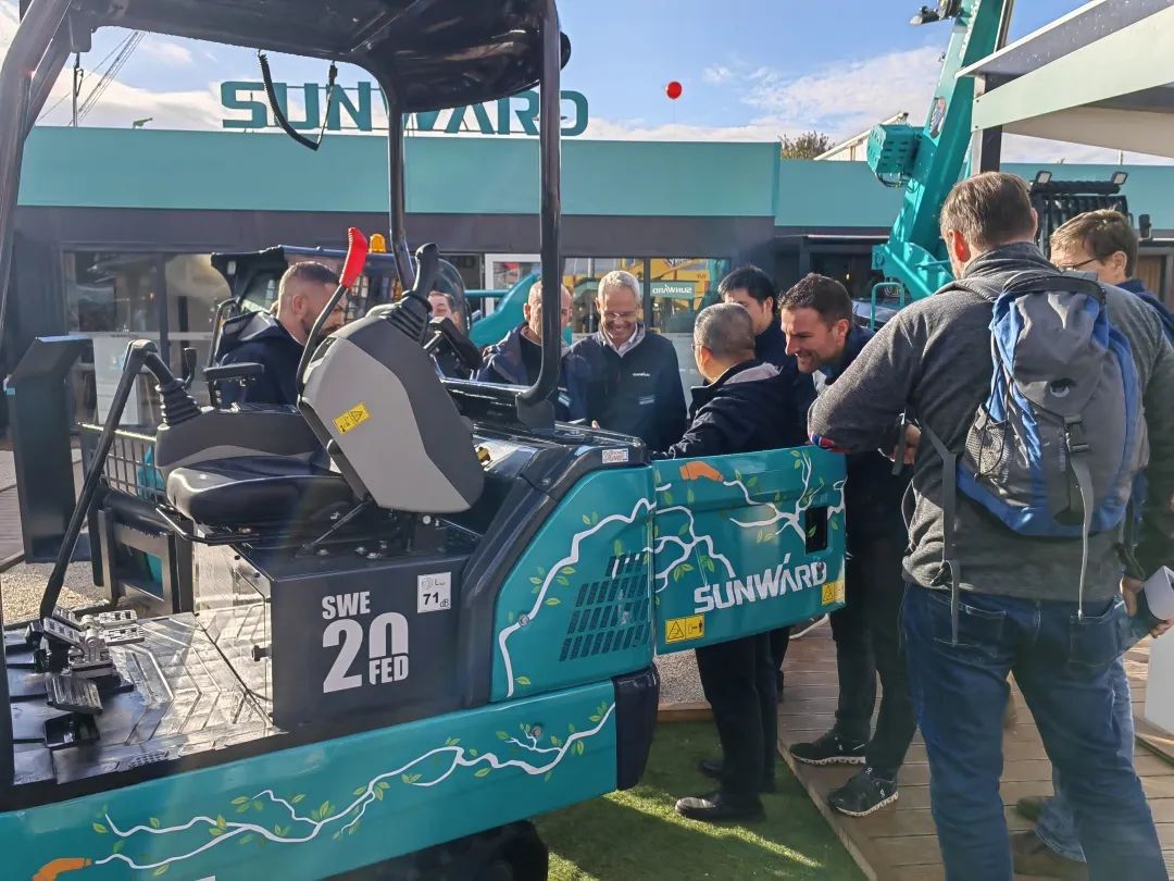 Bauma 2022 | 一组火热现场图带您沉温Z6官网智能德国宝马展之旅