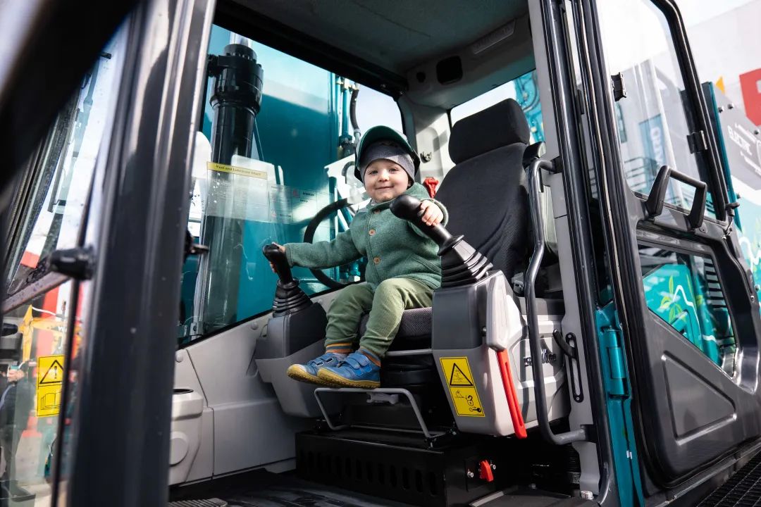 Bauma 2022 | 一组火热现场图带您沉温Z6官网智能德国宝马展之旅