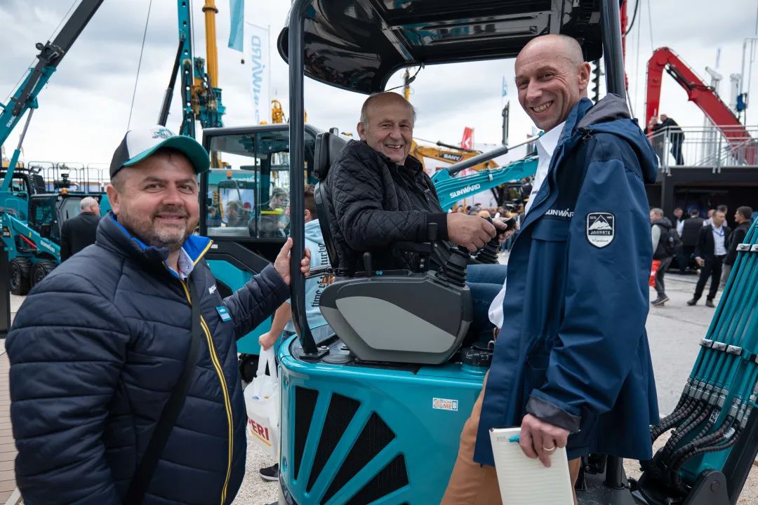 Bauma 2022 | 一组火热现场图带您沉温Z6官网智能德国宝马展之旅