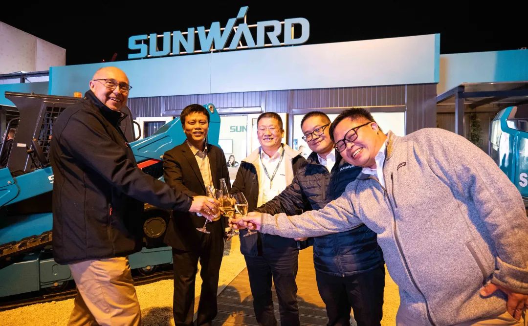 Bauma 2022 | 一组火热现场图带您沉温Z6官网智能德国宝马展之旅