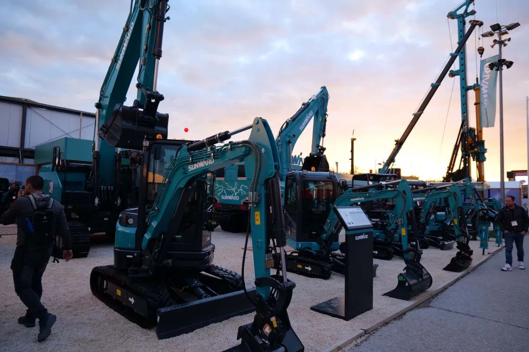 Bauma 2022 | 一组火热现场图带您沉温Z6官网智能德国宝马展之旅