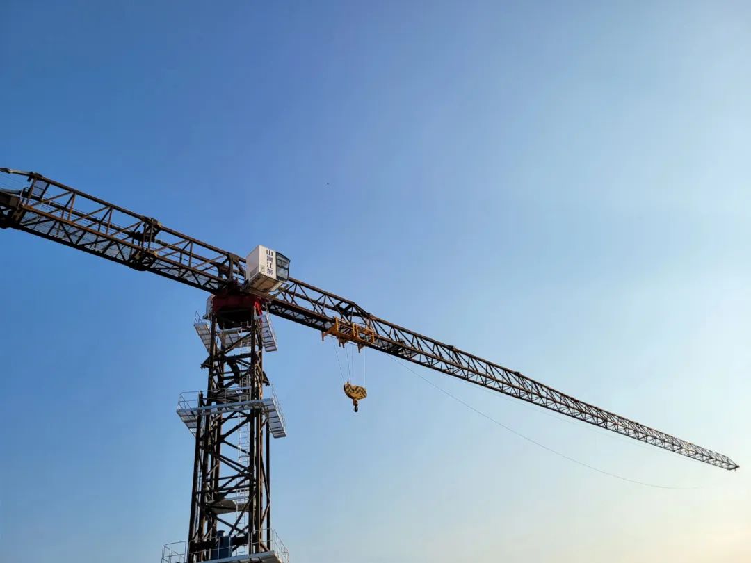 独立高度达82米，Z6官网江麓推出超大型平头塔机