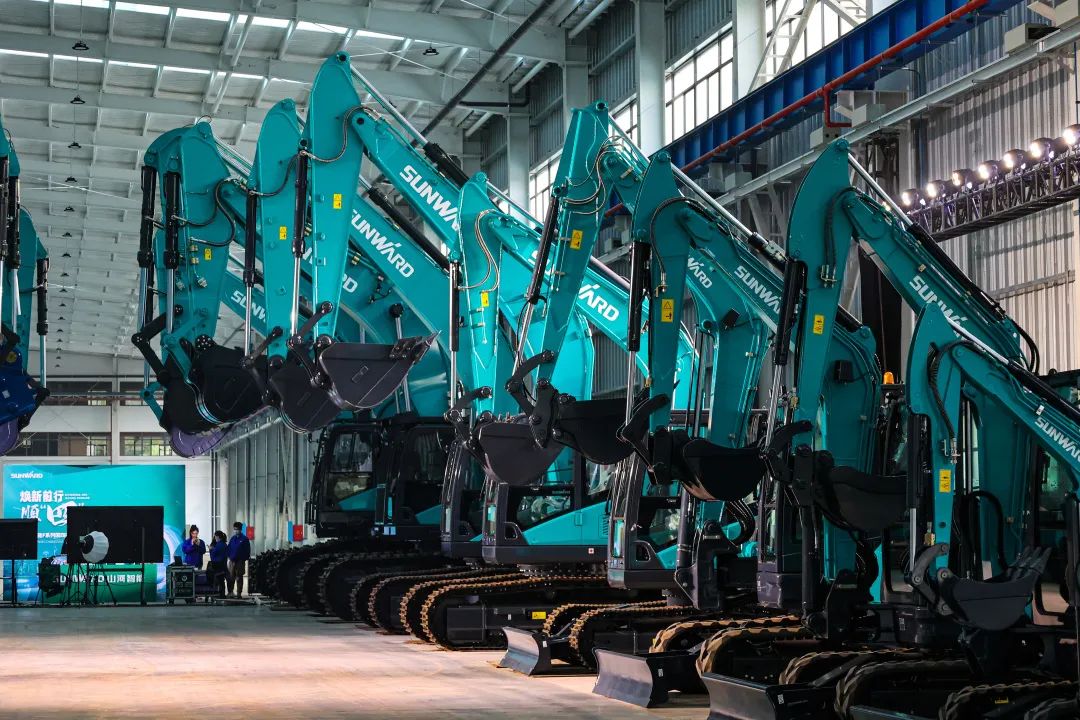 助力“双碳”指标！Z6官网智能集中颁布F系列国四挖掘机