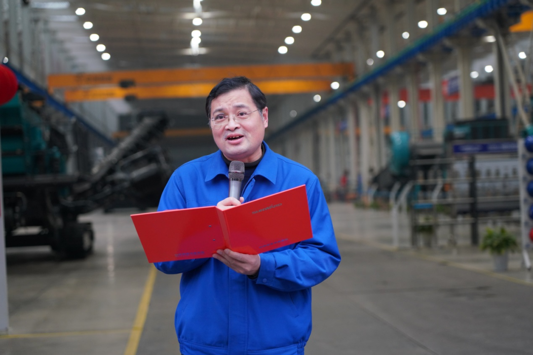 “持证上岗，成为破碎筛分设备的好管家！”