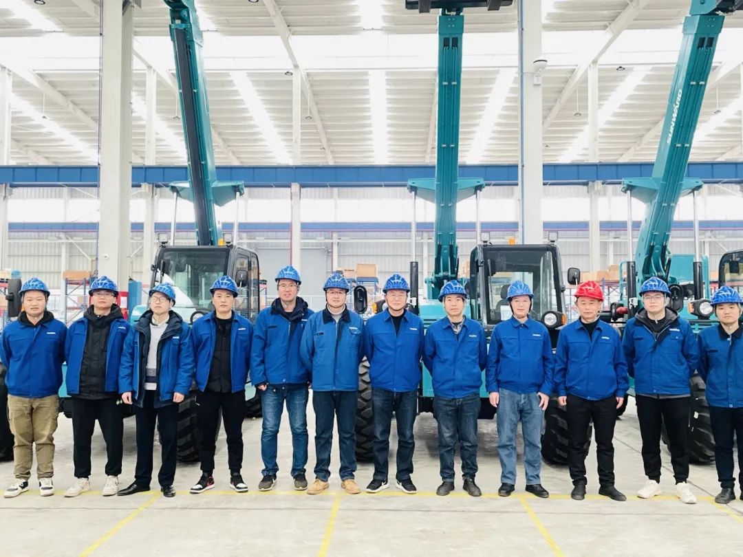 “兔飞猛进”添新品！Z6官网智能两款伸缩臂叉装车同时下线