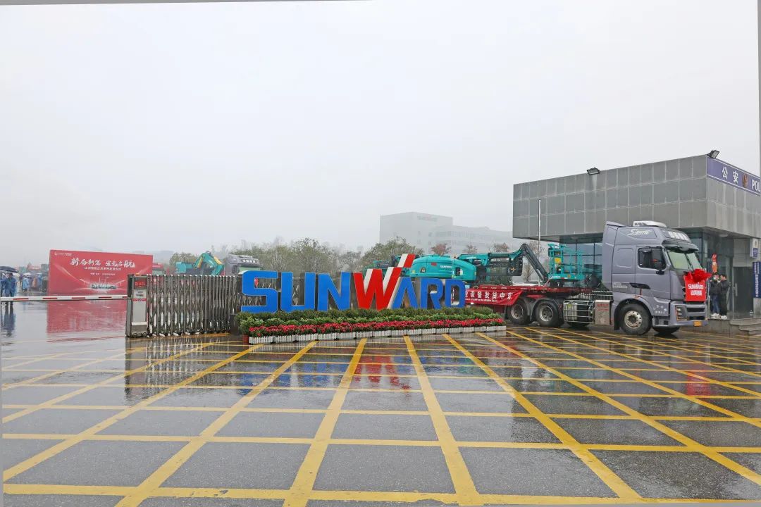 新局新篇，宏兔启航！Z6官网智能超200台套设备集中发货