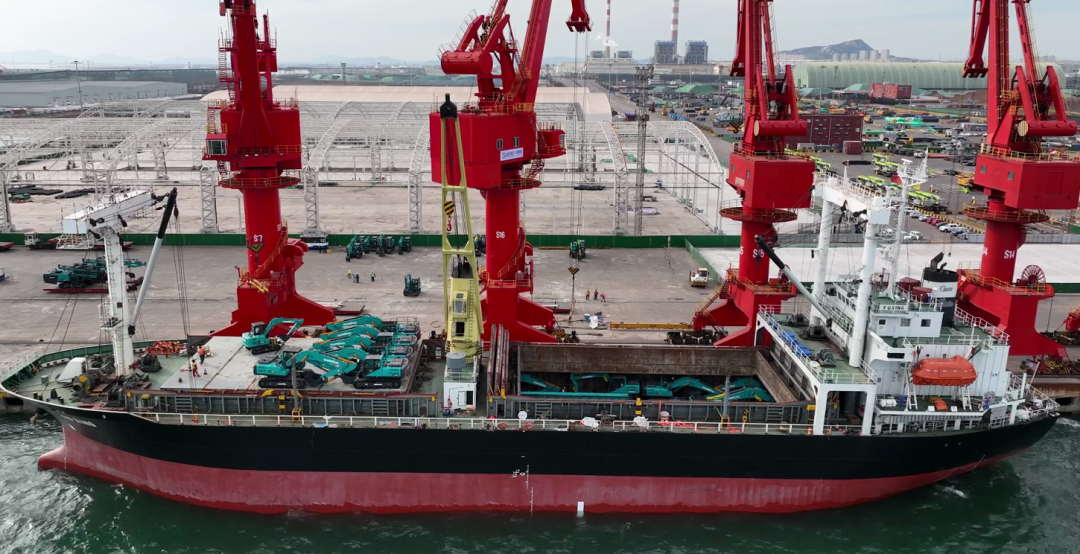 亿元设备“包船”出海！Z6官网智能国际市场迎来开门红