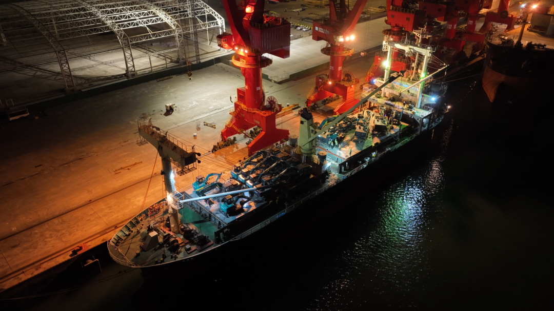 亿元设备“包船”出海！Z6官网智能国际市场迎来开门红