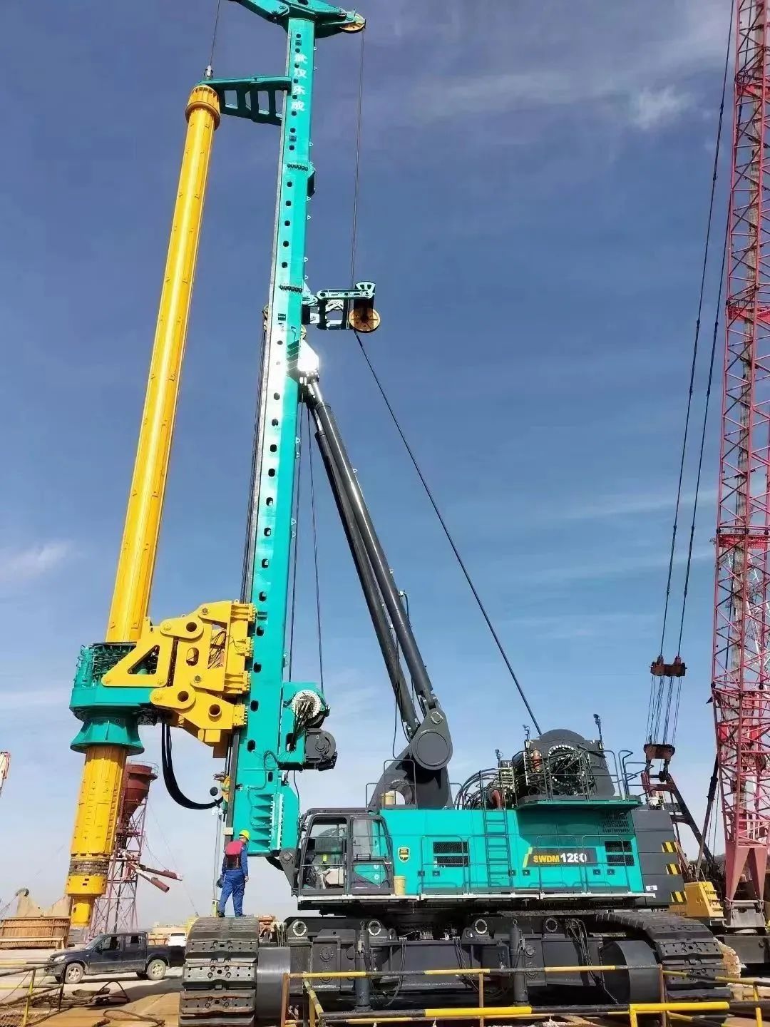 首桩开钻！Z6官网智能超等旋挖实力助建世界最大跨度公铁两用大桥