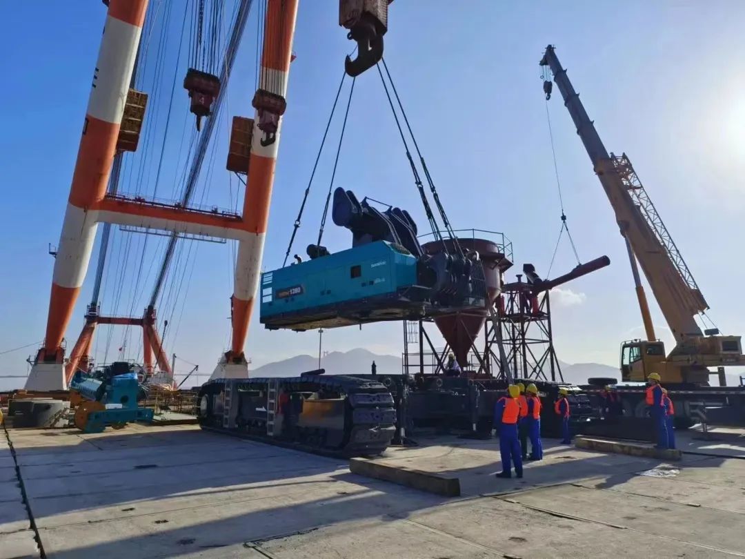 首桩开钻！Z6官网智能超等旋挖实力助建世界最大跨度公铁两用大桥