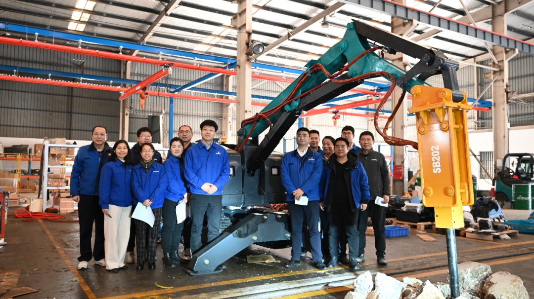 破拆应急，智能担任！Z6官网特装SWR280DE破拆机械人下线交付