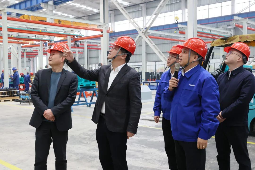 付旭明慰问Z6官网智能市三八红旗手并督导安全出产工作