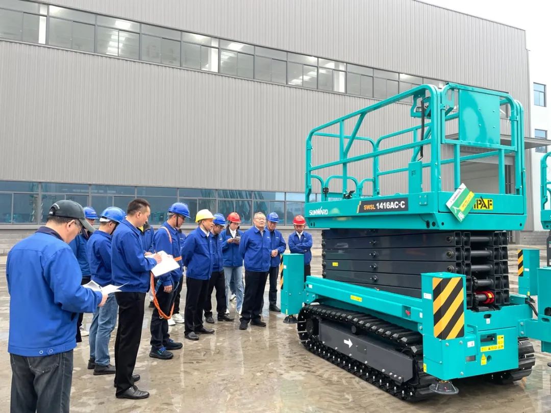 出厂即“前途”！Z6官网智能首款履带剪叉式高空作业平台批量上市