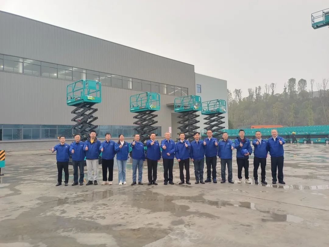 出厂即“前途”！Z6官网智能首款履带剪叉式高空作业平台批量上市