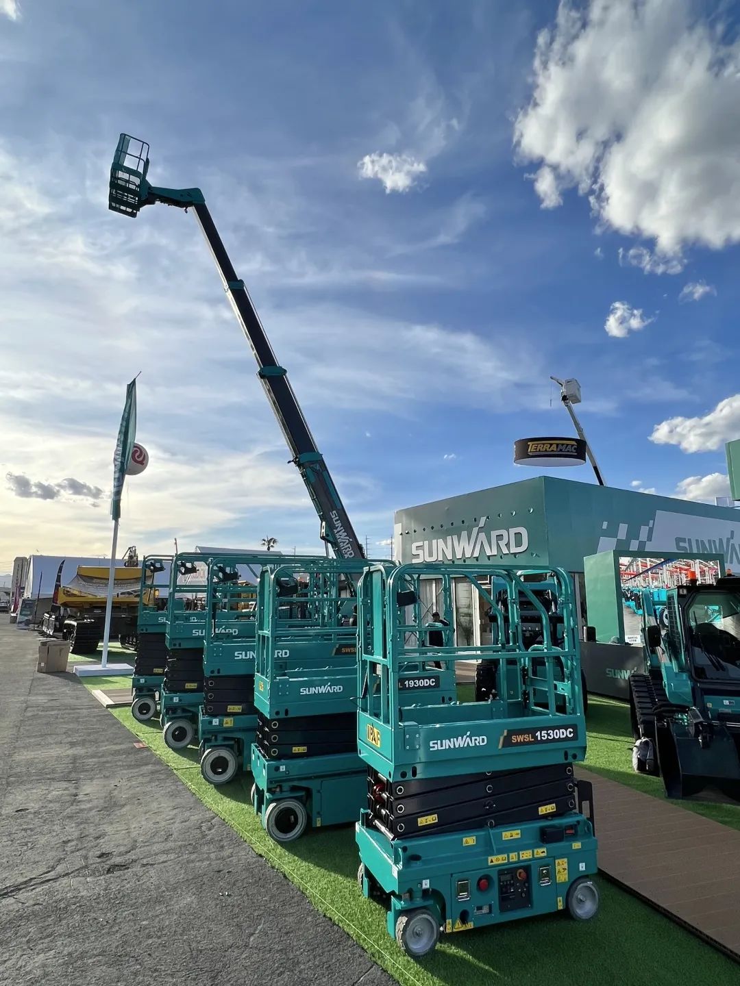 拉展直播 | Z6官网智能高空精品亮相2023美国拉展，哪款是你的最爱？