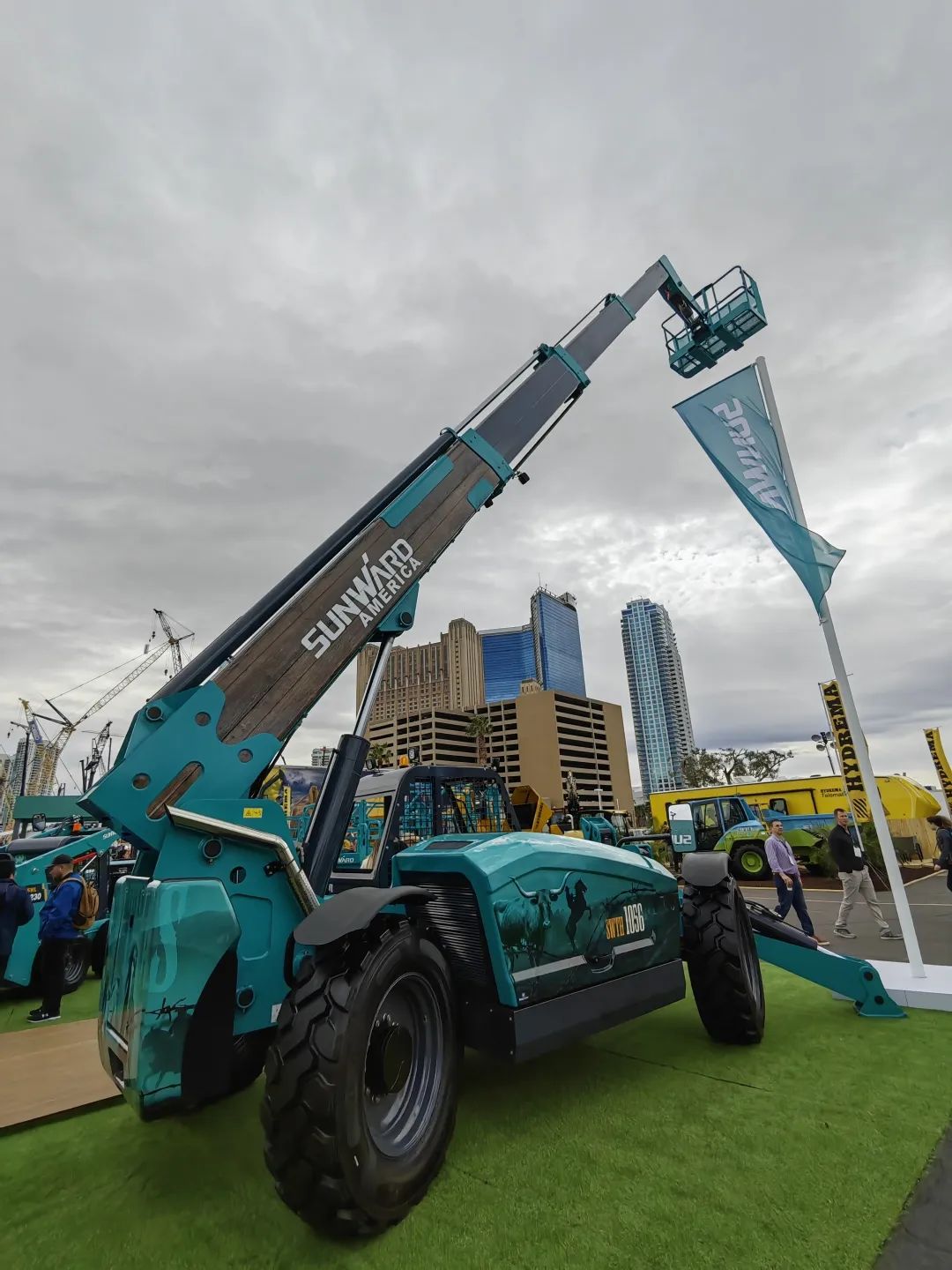 拉展直播 | Z6官网智能高空精品亮相2023美国拉展，哪款是你的最爱？