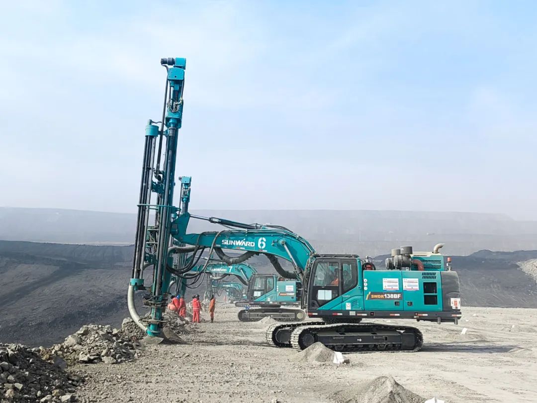 “绿色智能矿山建设专家”！Z6官网智能全新一代切削潜孔一体式钻机沉拳出击