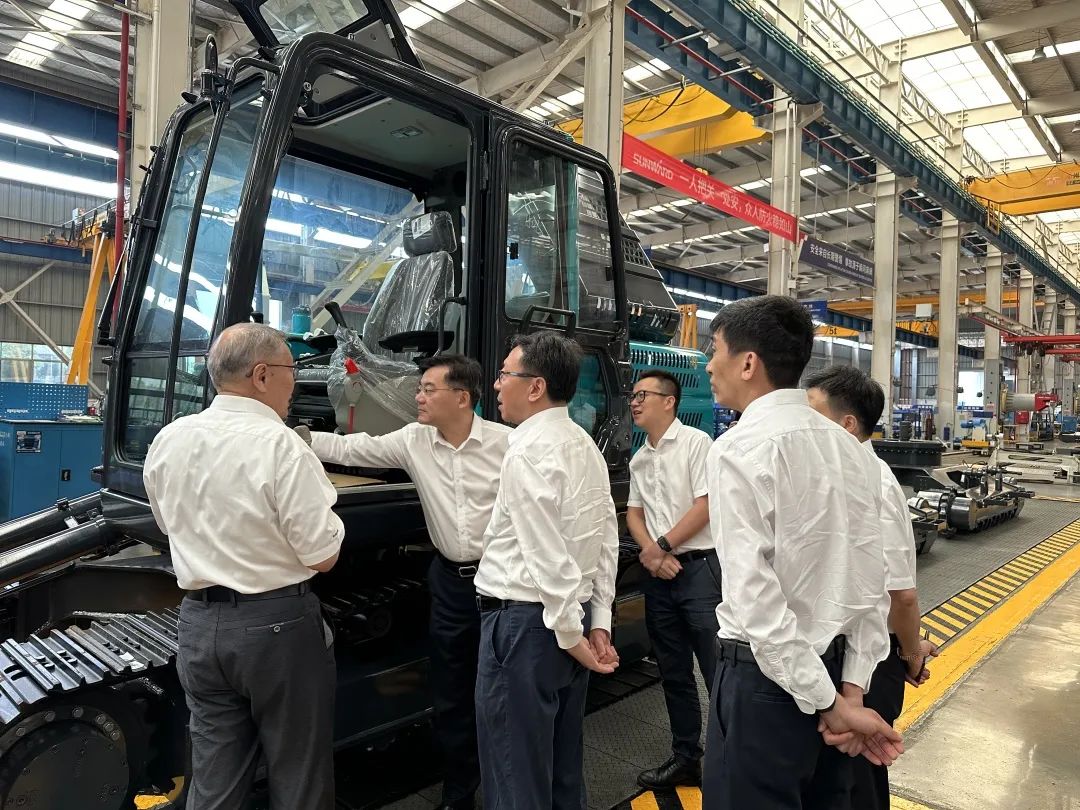 中国联通集团副总经理梁宝俊到访Z6官网智能