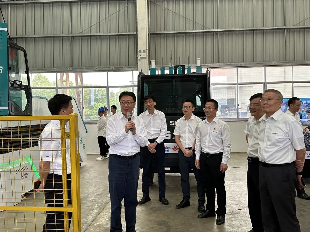 中国联通集团副总经理梁宝俊到访Z6官网智能