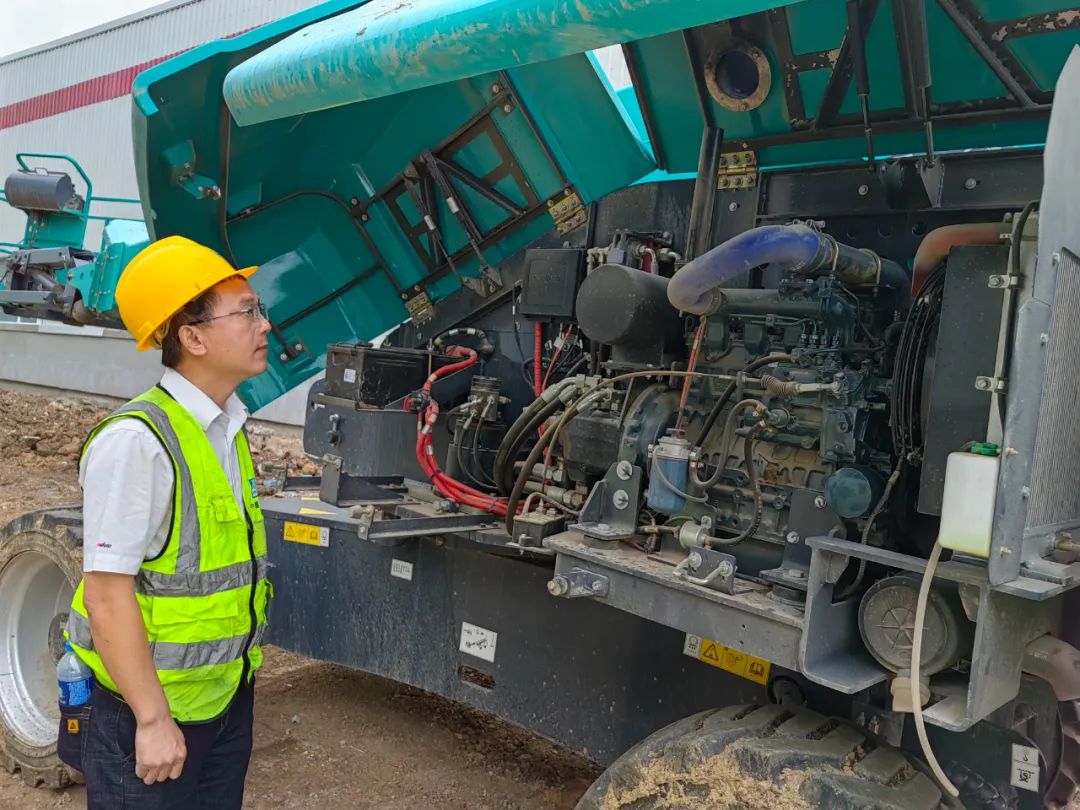 倾听客户心声！Z6官网智能高空机械“服务万里杏妆走进东北