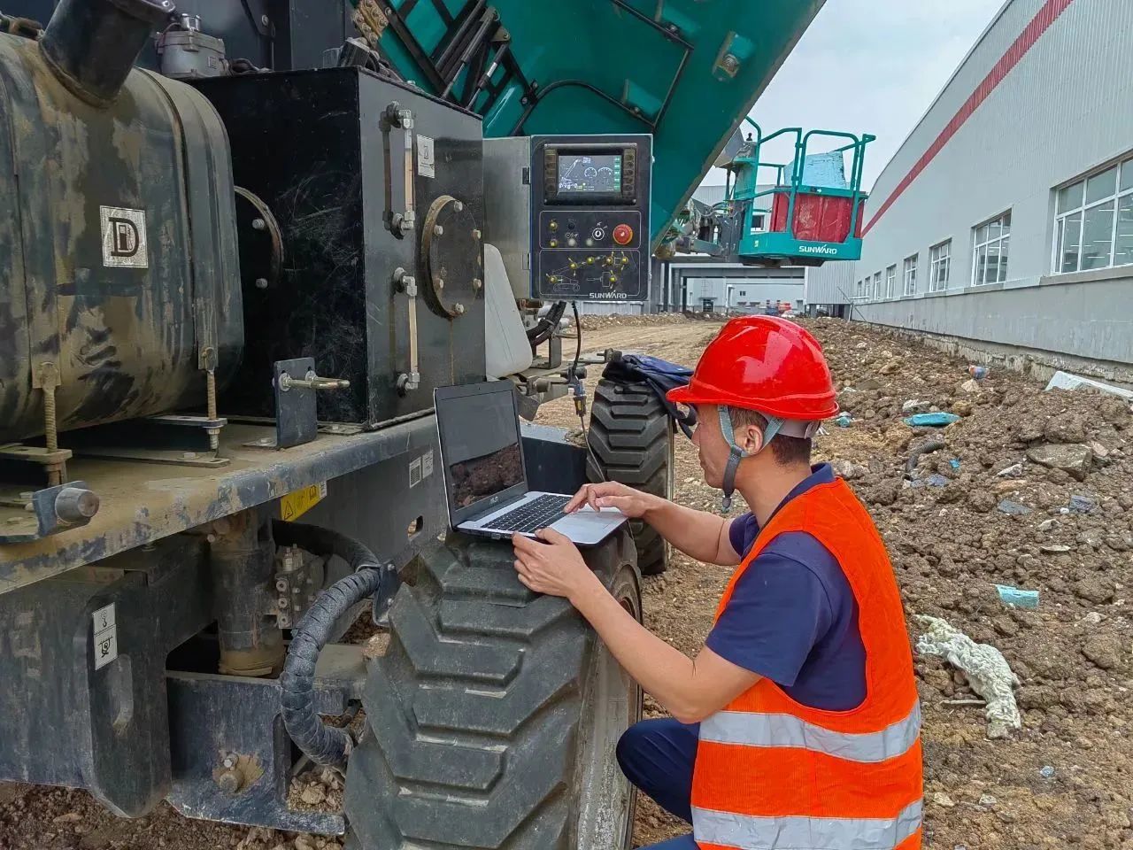 倾听客户心声！Z6官网智能高空机械“服务万里杏妆走进东北