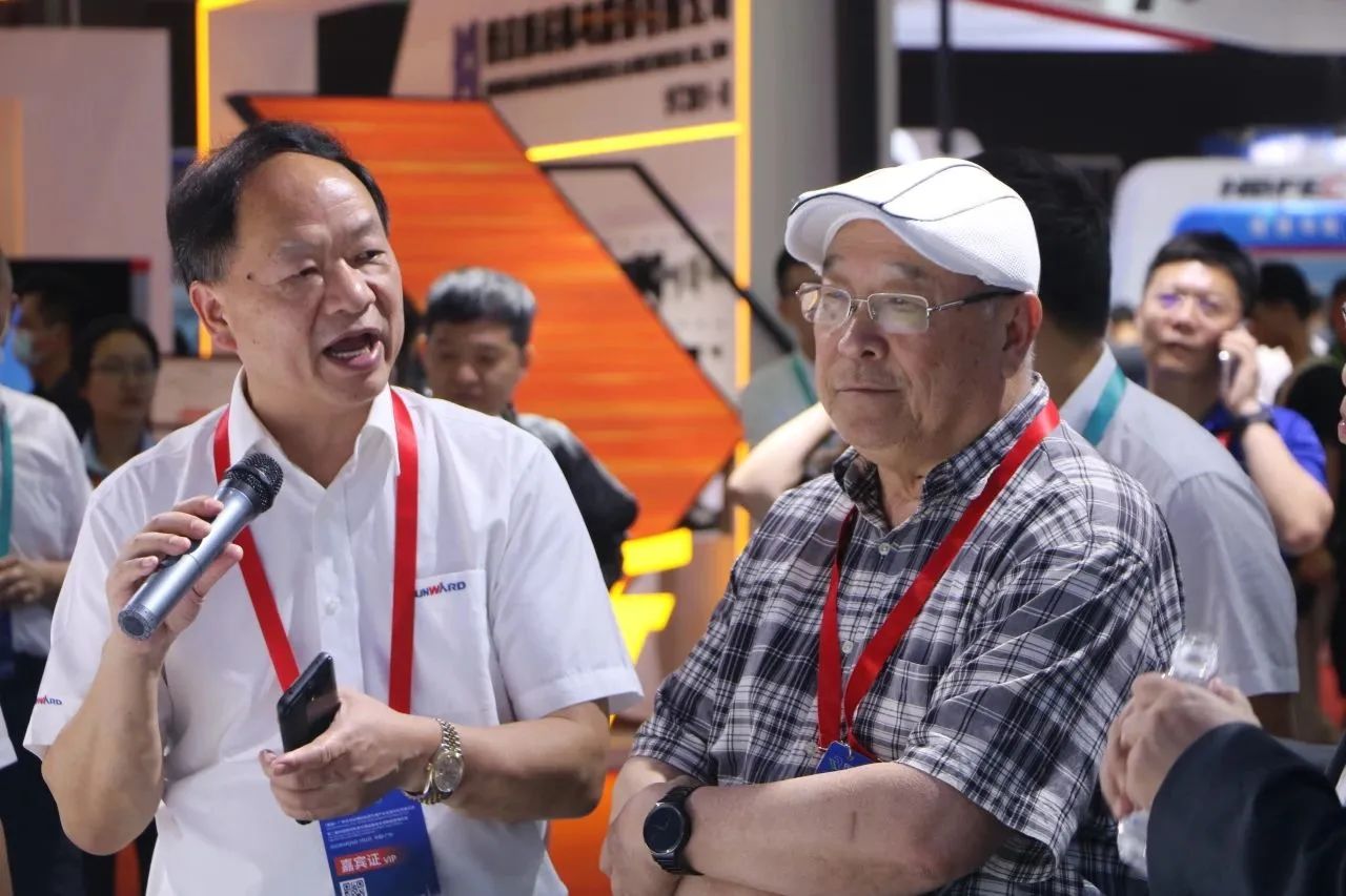 中铁Z6官网亮相首届广州大湾区国际轨路交通产业发展论坛暨展览会