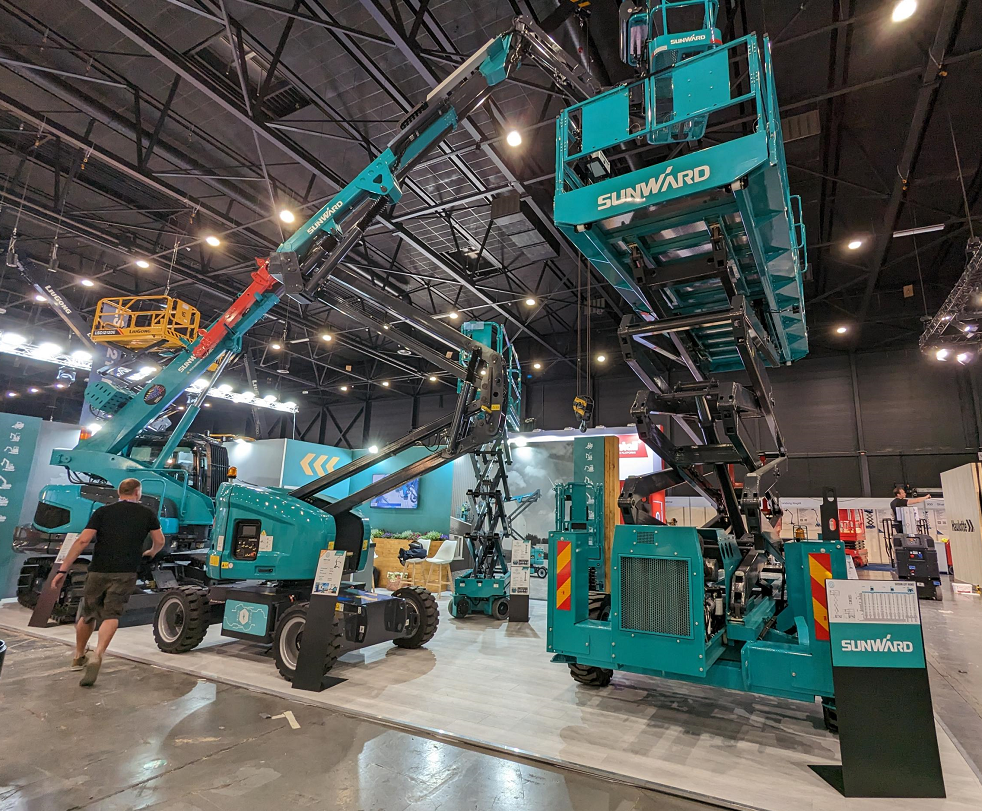 海表销售同比增长超200%！Z6官网智能高空机新帆步“出海”